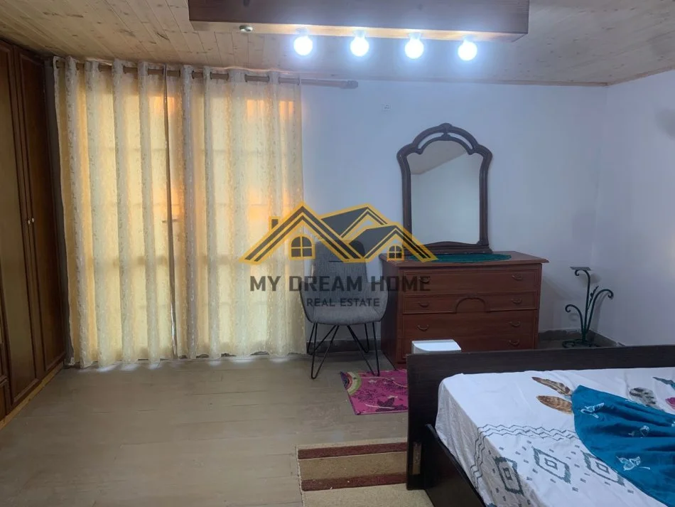 Durres, jepet me qera shtepi 2+1 Kati 0, 200 m² 250 € (SEKTIOR RINIA)