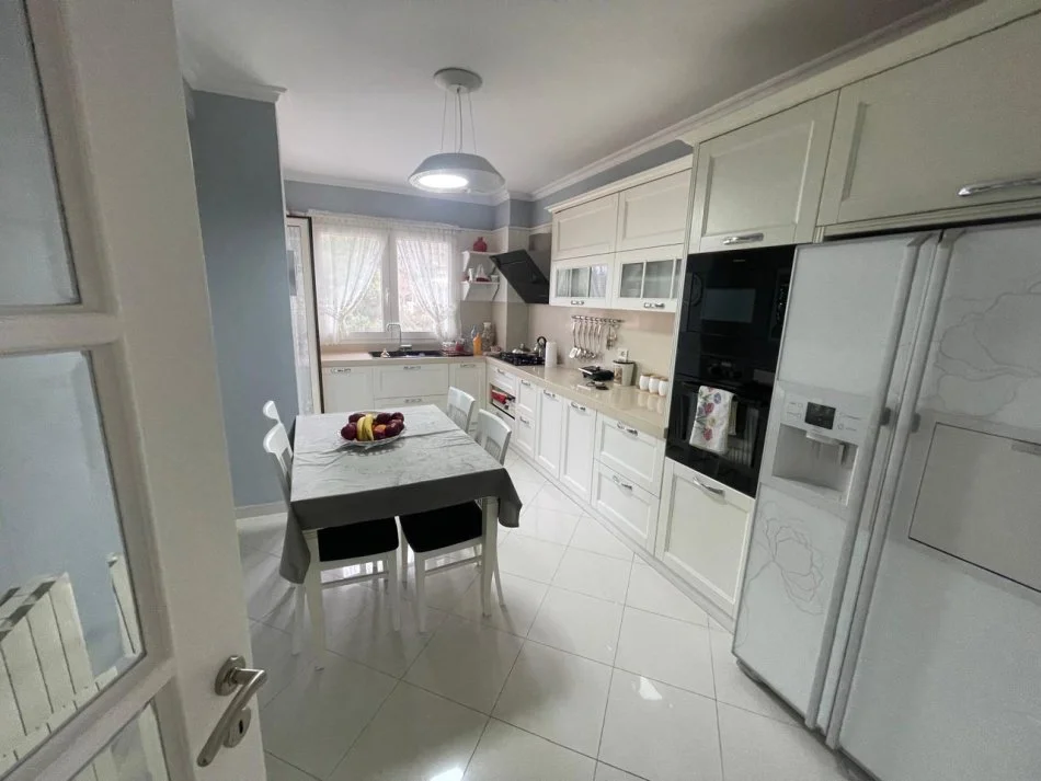 Durres, shitet apartament 2+1+Ballkon Kati 6, 118 m² 230.000 € (Vollga)