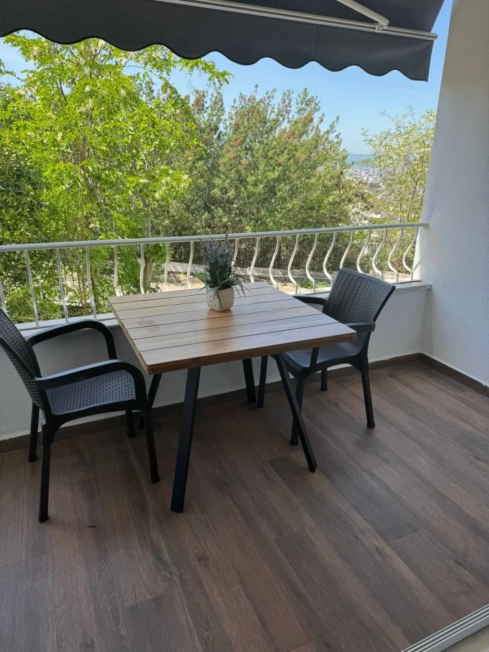 Tirane, jepet me qera apartament 2+1 Kati 2, 155 m² 500 € (Linze)