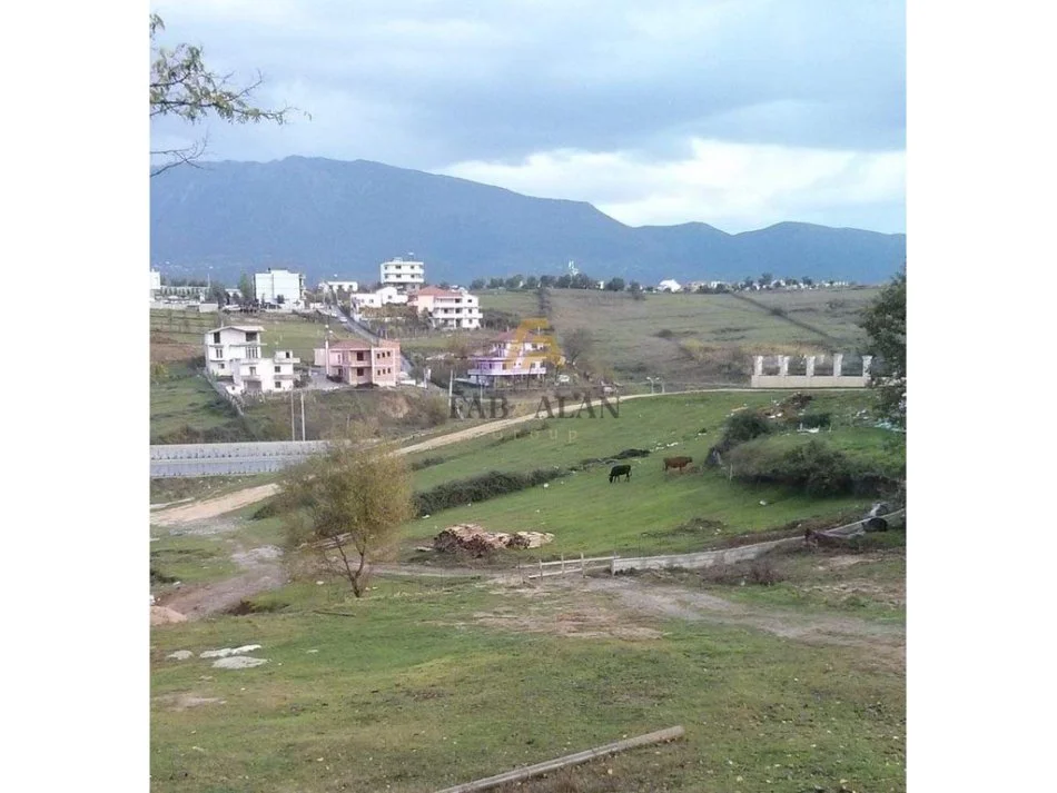 Tirane, shitet toke , 3.590 m² 790.000 € (Prane TEG)