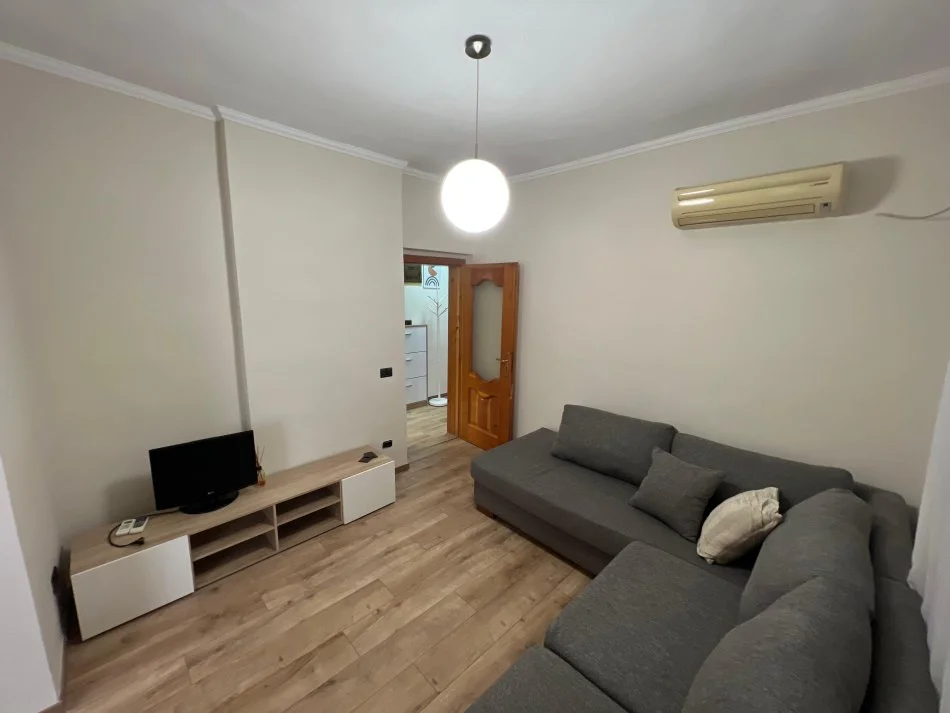 Tirane, jap me qera apartament 3+1+Ballkon Kati 3, 120 m² 650 € (Rruga kavajes)