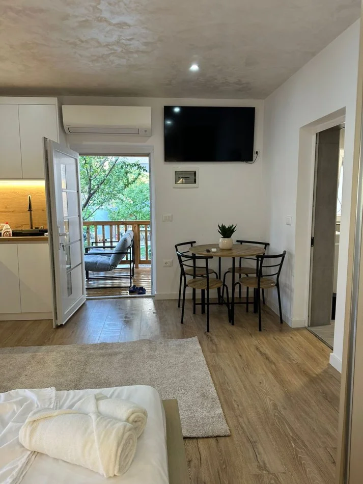 Tirane, jepet me qera garsonier 1+1 Kati 1, 40 m² 400 € (Rruga Elbasanit)