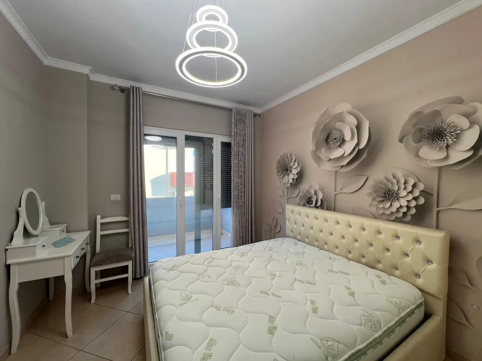 Tirane, shitet apartament 2+1+Ballkon Kati 1, 93 m² 125.000 € (Fresku)