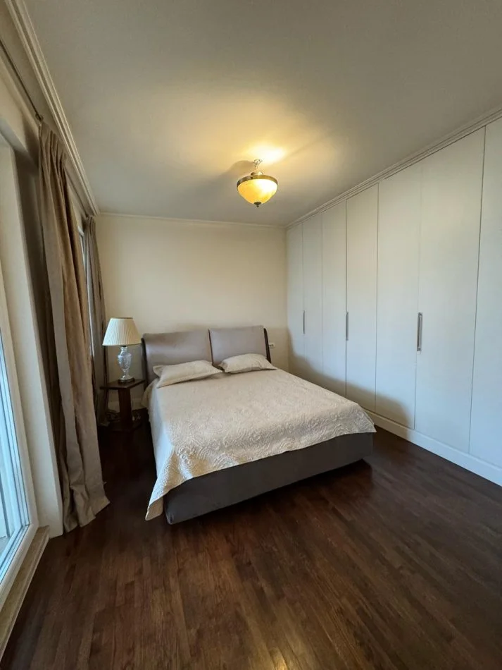 Tirane, jepet me qera apartament 2+1 Kati 9, 140 m² 1.000 € (komuna e parisit)