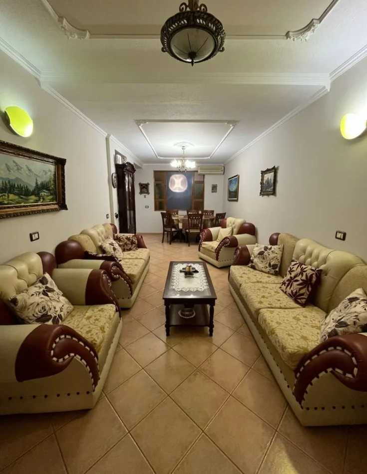 Tirane, jepet me qera apartament 2+1 Kati 2, 85 m² 700 € (21 dhjetori pran mozaikut)