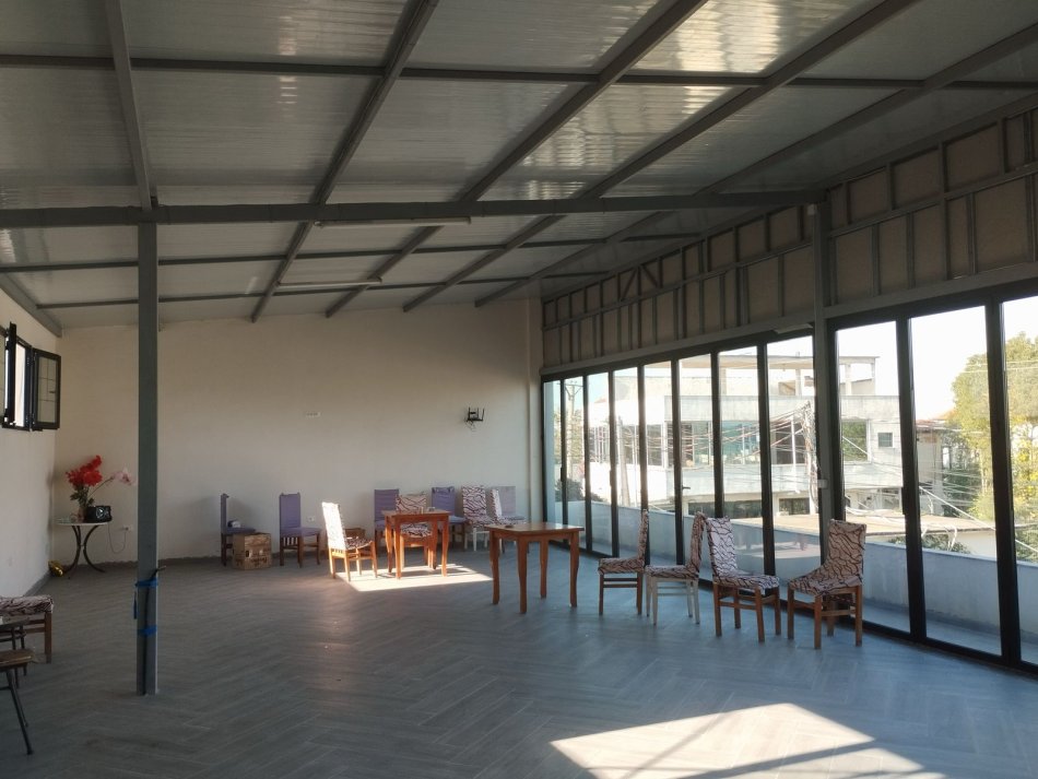 Tirane, jepet me qera dyqan Kati 2, 100 m² 500 € (Yrshek)