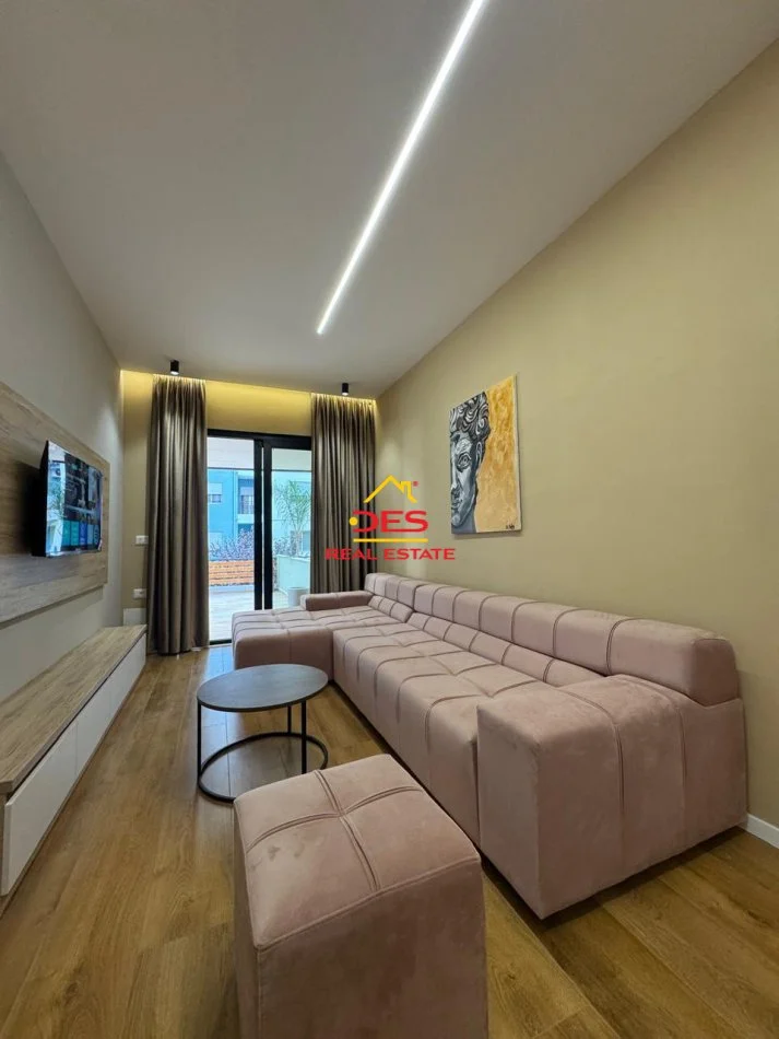 Vlore, jepet me qera apartament 1+1+Ballkon Kati 2, 80 m² 550 € (Rruga Çajupi)