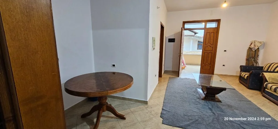 Tirane, jepet me qera apartament 2+1+Ballkon Kati 3, 119 m² 500 € (Rruga e Kavajes)