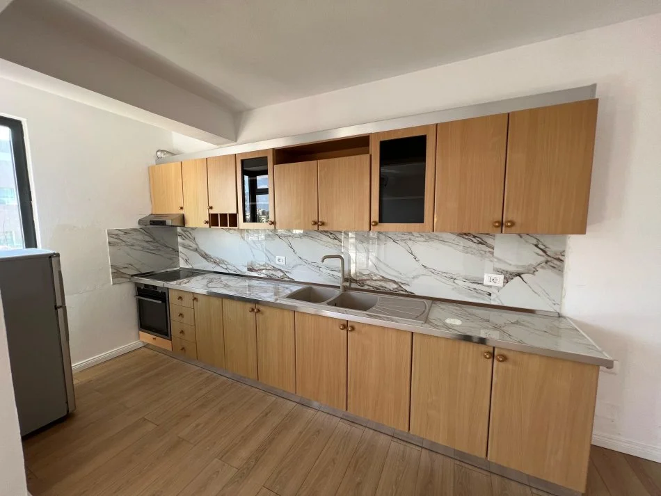 Tirane, jepet me qera apartament 2+1 Kati 6, 120 m² 950 € (Rruga Ibrahim rugova)