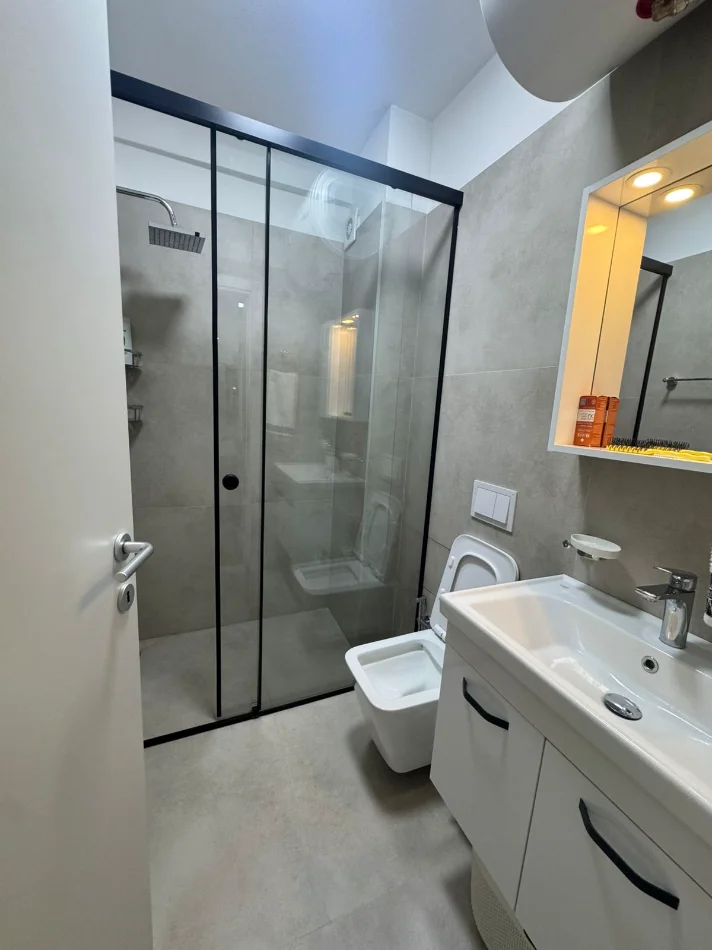 Tirane, shitet apartament 1+1 Kati 3, 50 m² 120.000 € (Xhamia Selit)