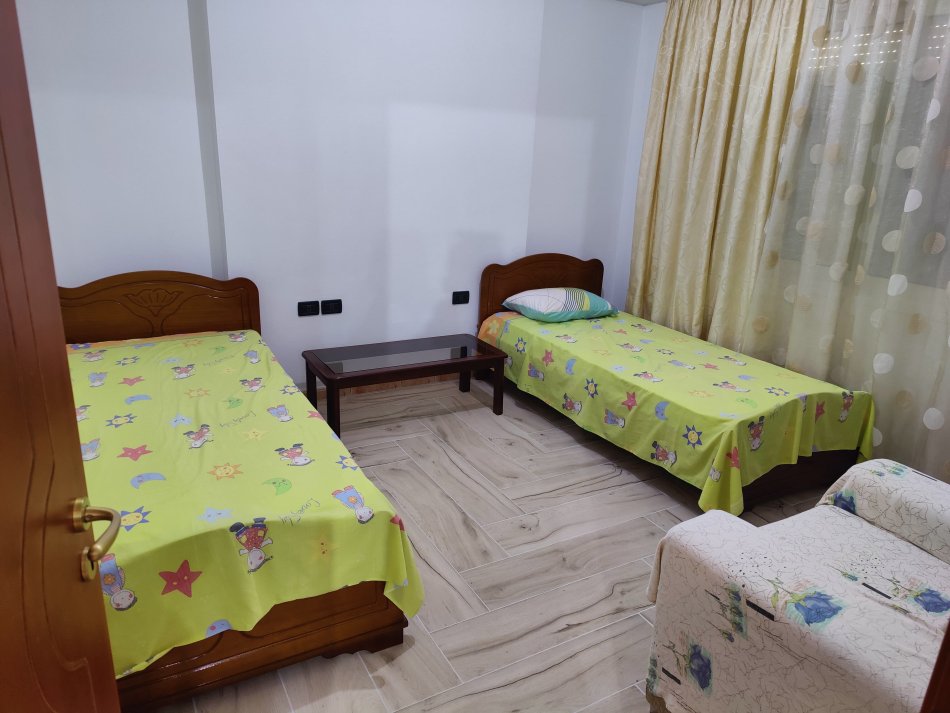 Vlore, jepet me qera apartament 2+1+Ballkon Kati 2, 72 m² 270 € 