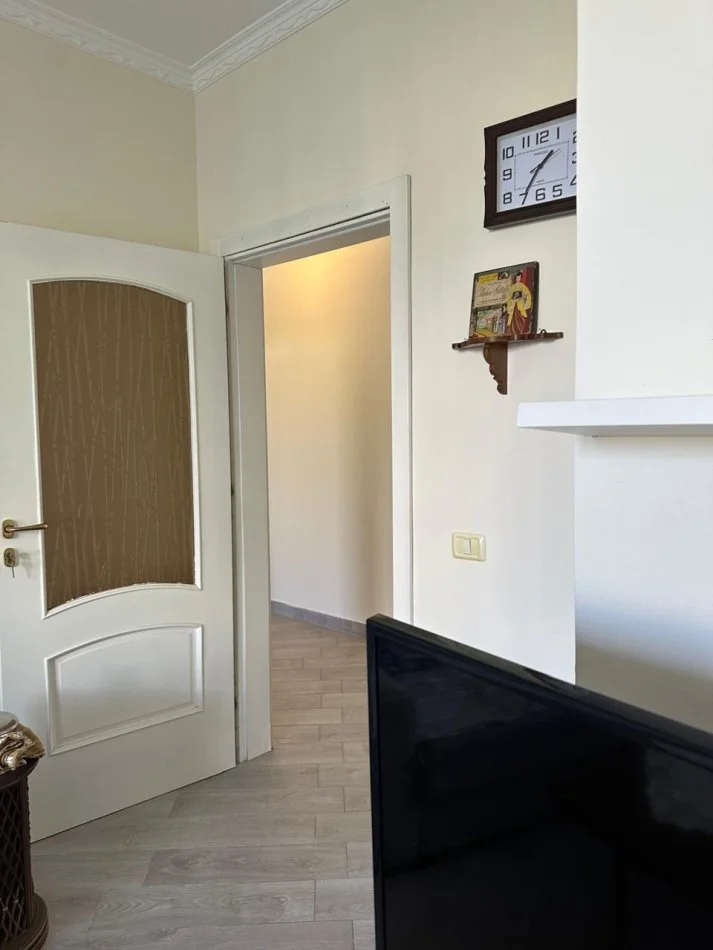 Durres, jepet me qera apartament 2+1+Ballkon , 110 m² 400 € (Durres)