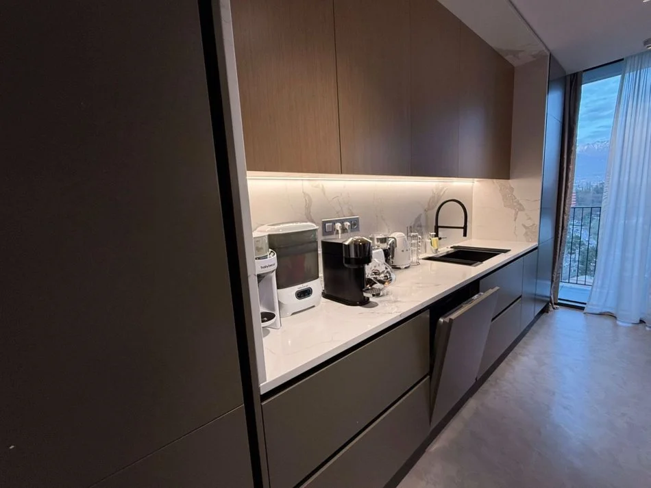 Tirane, shitet apartament 2+1+Aneks+Ballkon Kati 11, 900.000 € (Rruga e Kosovareve)