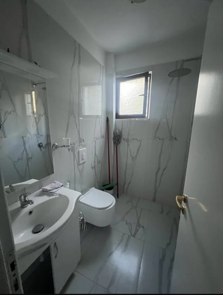 Golem, shitet garsoniere.