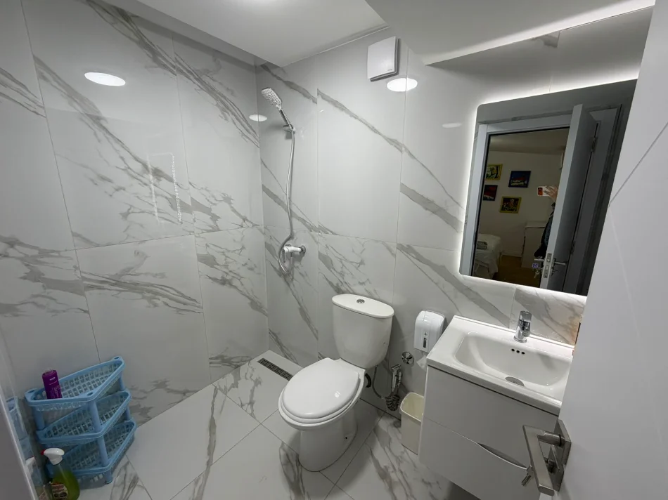 Tirane, shitet apartament 2+1 , 143 m² (Tirana e re)
