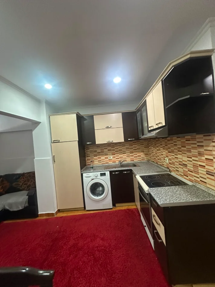 Tirane, jepet me qera apartament 1+1 Kati 2, 420 € (laprake)