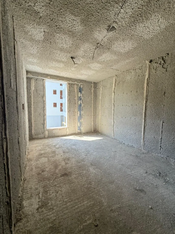 Tirane, shitet apartament 1+1 Kati 3, 77 m² 116.000 € (BURGU GRAVE ALI DEMI)
