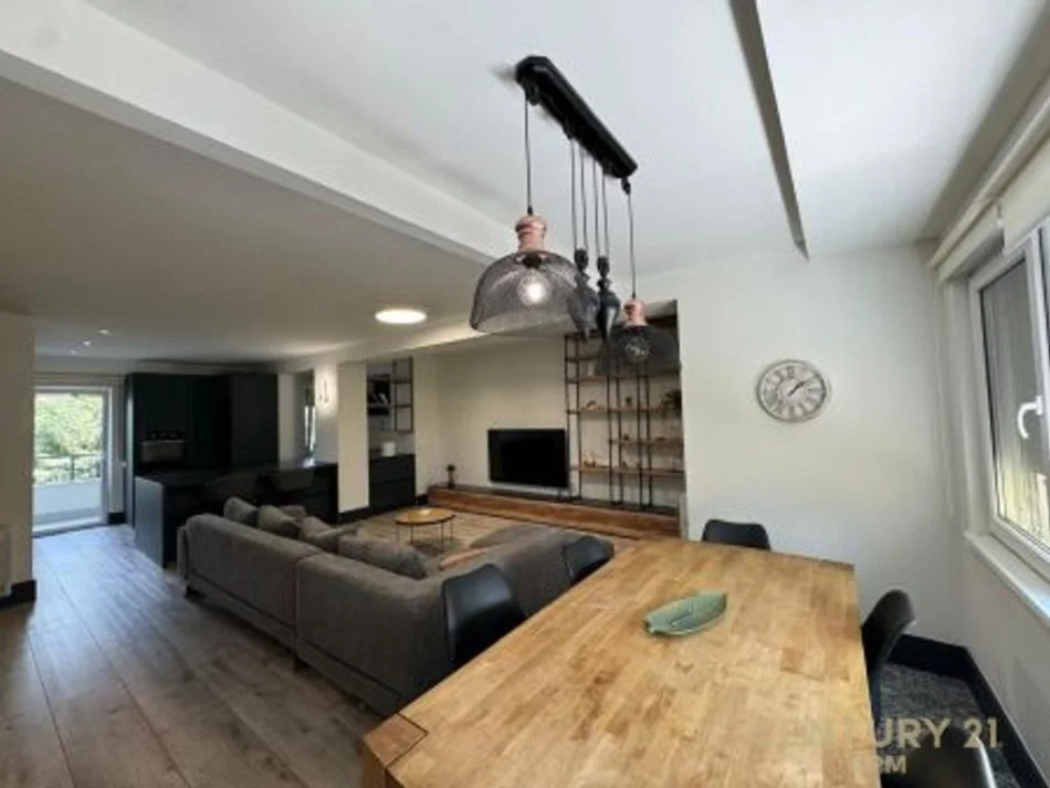 Tirane, jepet me qera apartament 3+1 Kati 3, 170 m² 1.700 € (TEG)