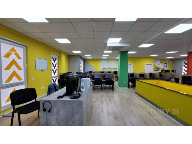 Tirane, jepet me qera zyre Kati 1, 560 m² 6500 Euro (9 kateshet)