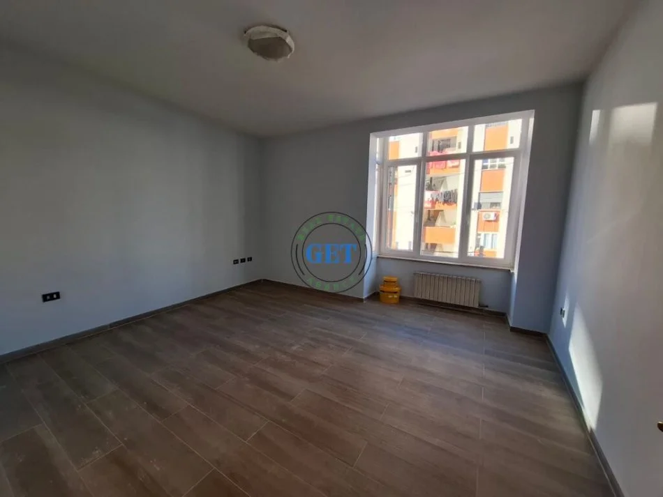 Durres, jepet me qera apartament 1+1 Kati 2, 70 m² 270 € (Muzeumi, Durrres)