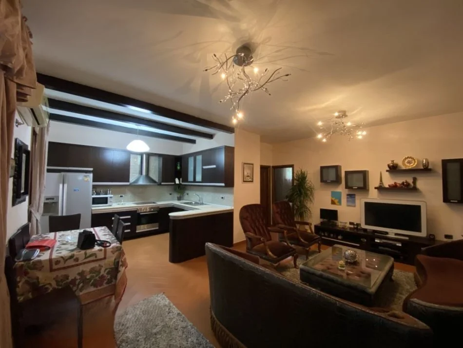 Tirane, jepet me qera Vile 2 Katshe Kati 0, 131 m² 1.100 € (ISLAM ALLA , TIRANE)