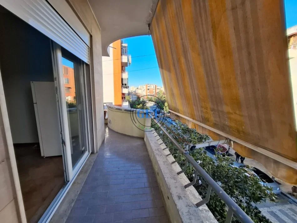 Durres, jepet me qera apartament 1+1 Kati 2, 70 m² 270 € (Muzeumi, Durrres)