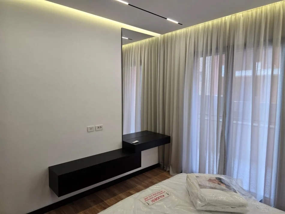 Tirane, jepet me qera apartament 1+1+Ballkon Kati 3, 70 m² 1.000 € (Rruga e Kavajes)