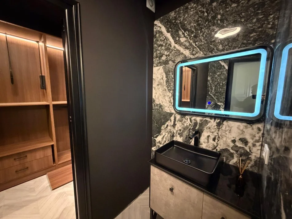 Tirane, shitet apartament luksoz 2+1+2+Ballkon Kati 10, 112 m² 285.000 € (Komuna Parisit)