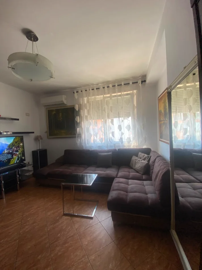Tirane, jepet me qera apartament 2+1 Kati 4, 105 m² 650 € (21 dhjetori)
