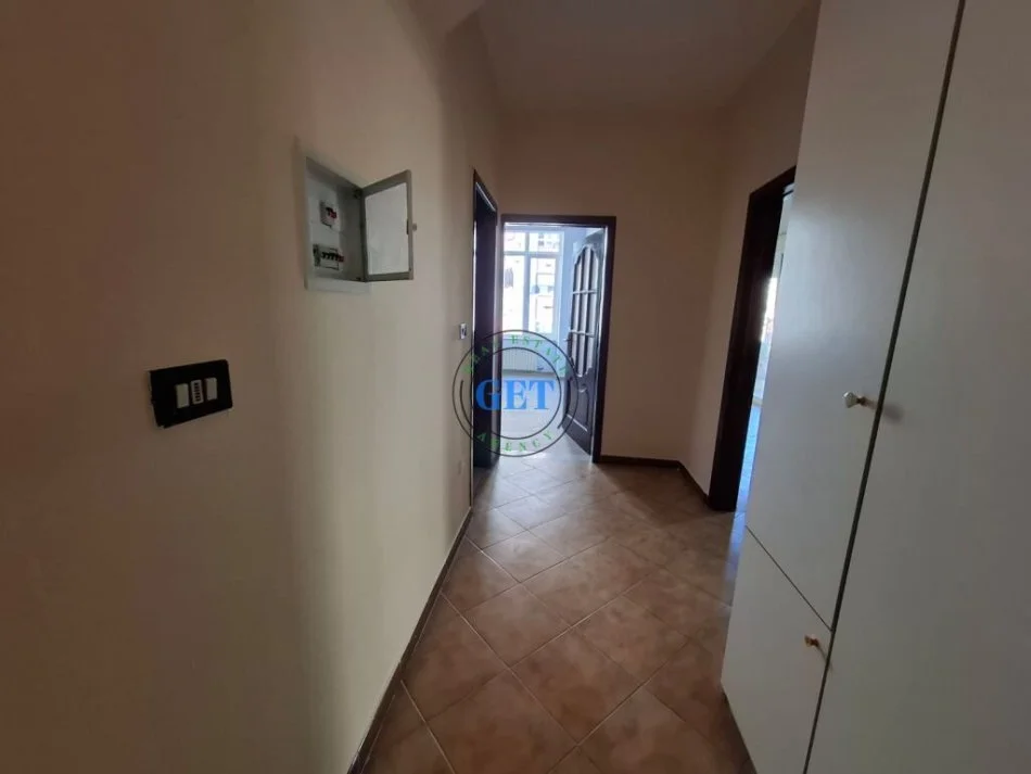 Durres, jepet me qera apartament 1+1 Kati 2, 70 m² 270 € (Muzeumi, Durrres)