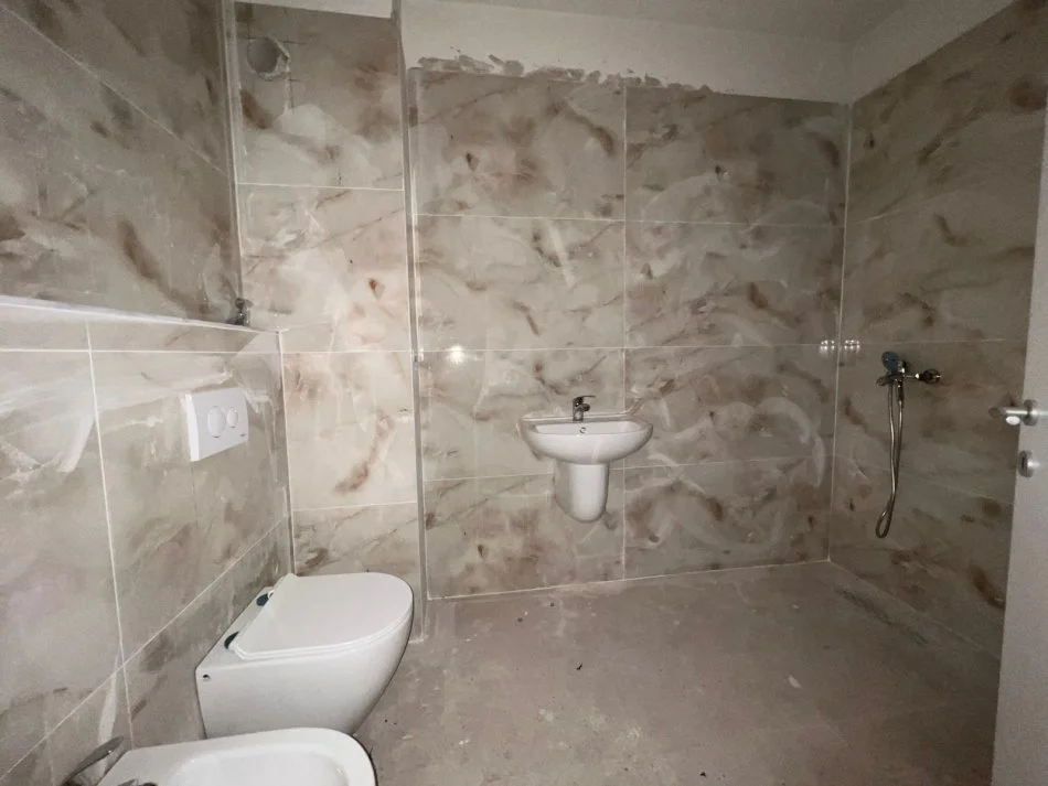 Tirane, shitet apartament 1+1 , 70 m² 105.000 € (Yzberisht)