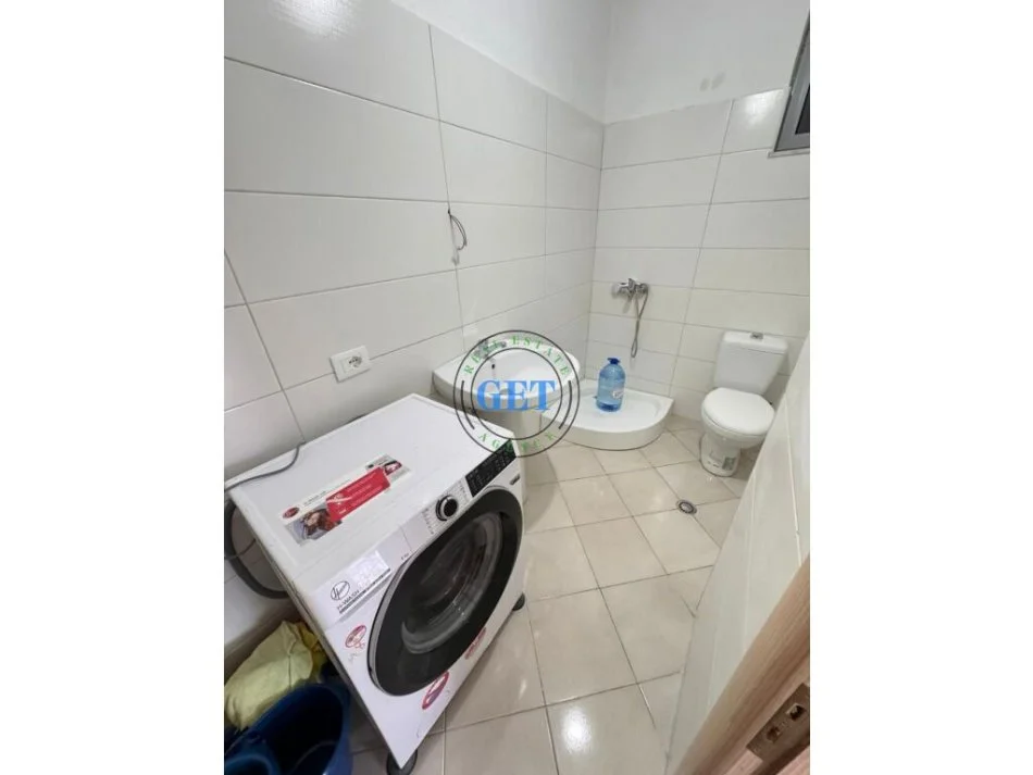 Durres, jepet me qera apartament 2+1+Ballkon Kati 5, 100 m² 350 € (Stadiumi)