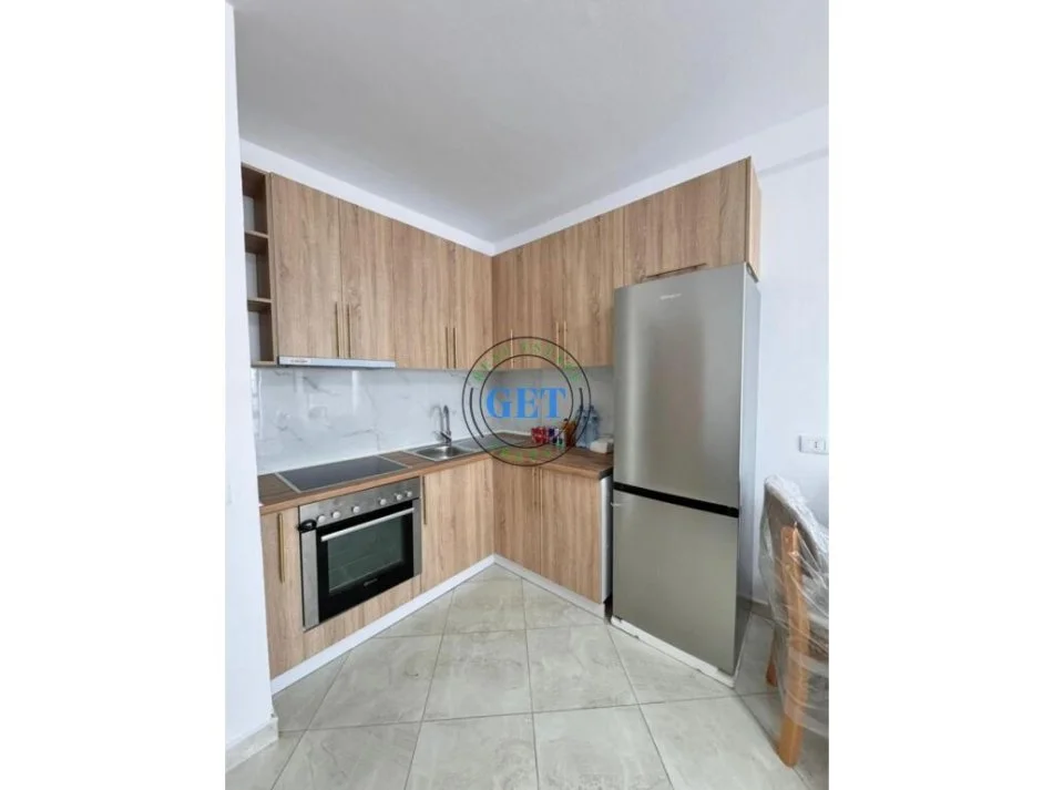 Durres, jepet me qera apartament 2+1+Ballkon Kati 5, 100 m² 350 € (Stadiumi)