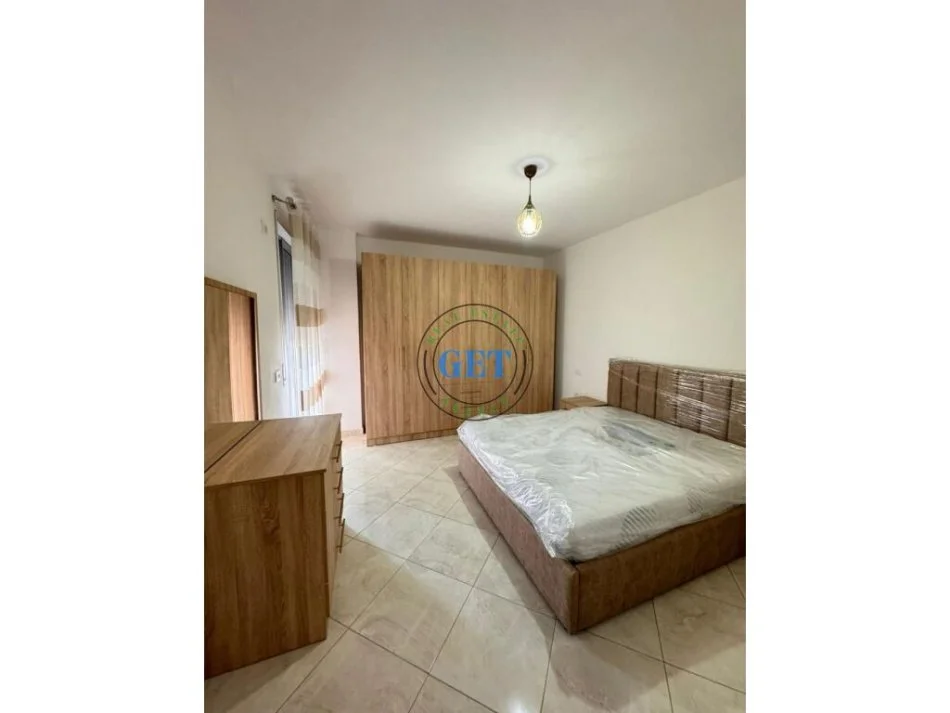 Durres, jepet me qera apartament 2+1+Ballkon Kati 5, 100 m² 350 € (Stadiumi)