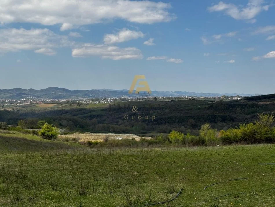 Tirane, shitet toke , 9.000 m² 900.000 € (GURRE E MADHE)