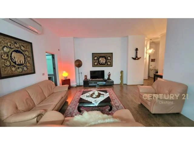 Tirane, jepet me qera apartament 2+1+A+BLK Kati 10, 210 m² 700 Euro (komuna e parisit)