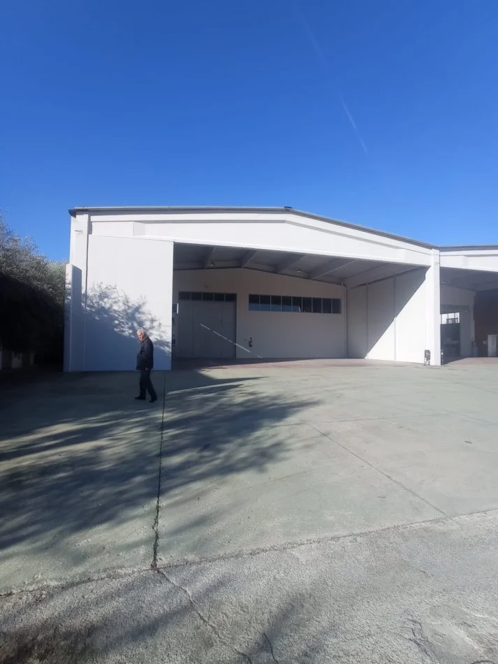 Tirane, jepet me qera ambjent biznesi Kati 0, 1.250 m² 4.000 € (QTU)