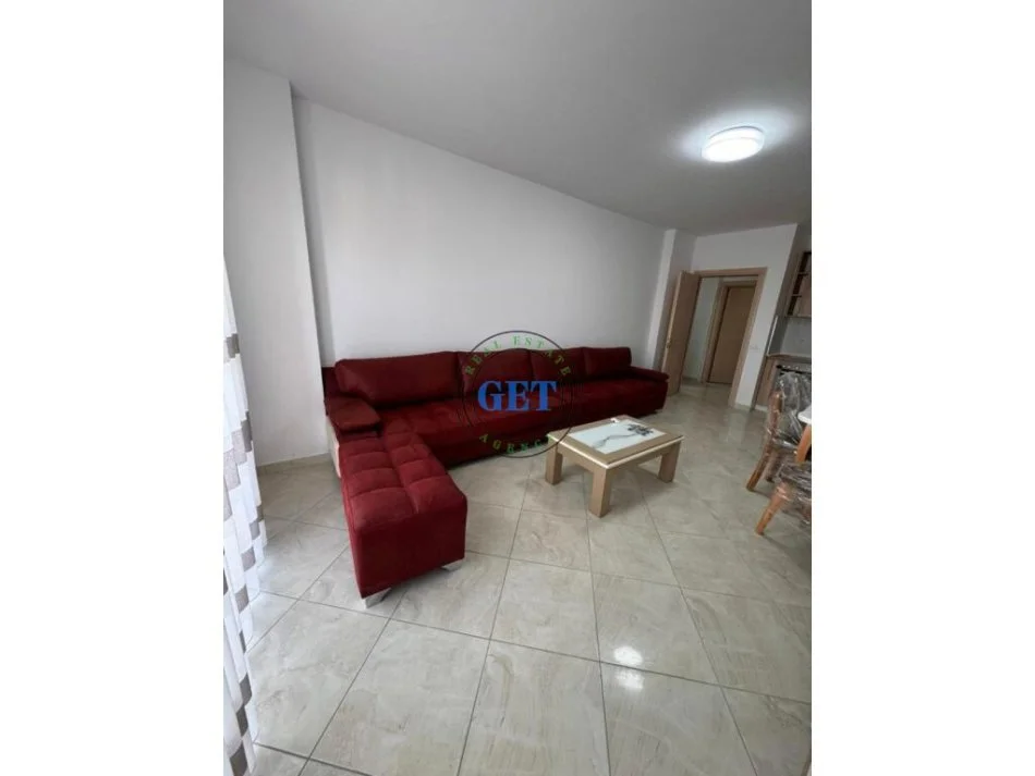 Durres, jepet me qera apartament 2+1+Ballkon Kati 5, 100 m² 350 € (Stadiumi)