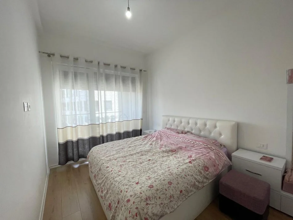 Tirane, jepet me qera apartament 1+1+Ballkon Kati 6, 63 m² 500 € (kompleksi kontakt)