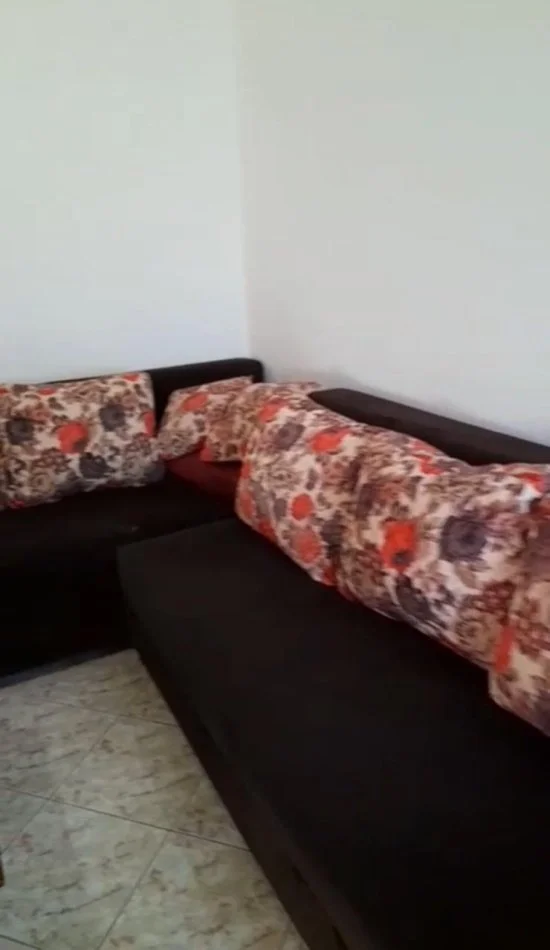 Tirane, jepet me qera shtepi 1+1 Kati 1, 70 m² 300 € 