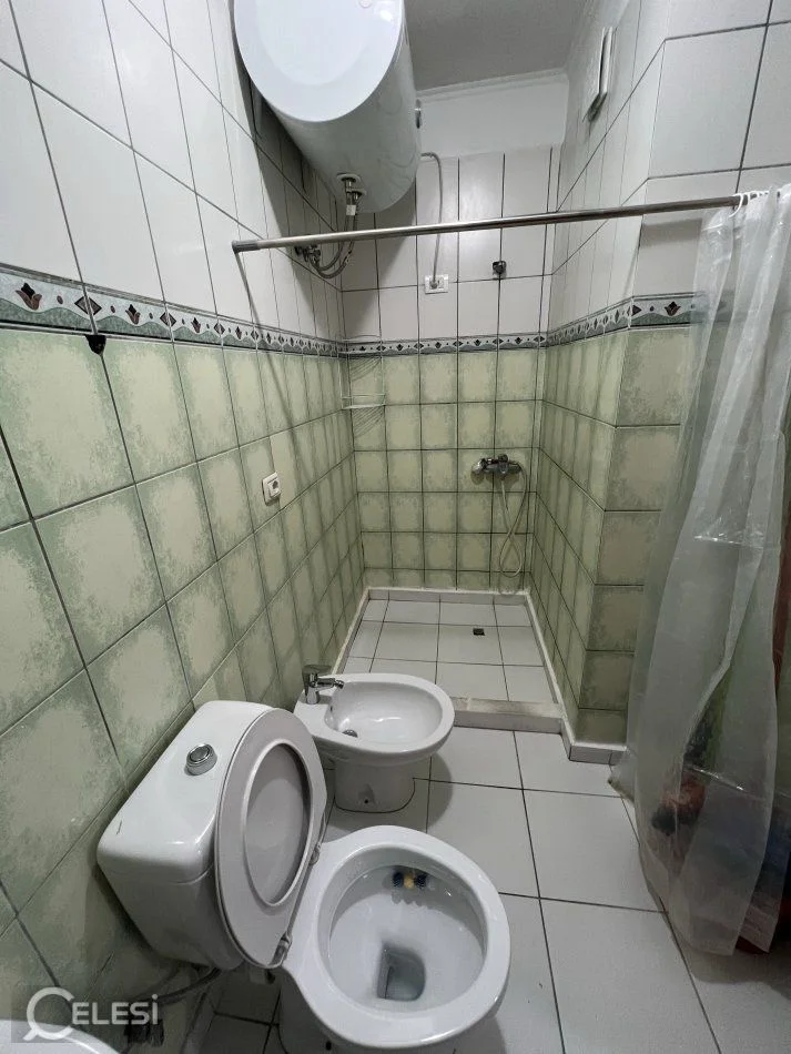 Tirane, jepet me qera apartament 2+1+Ballkon Kati 4, 87 m² 650 € (Rruga Bilal Golemi)