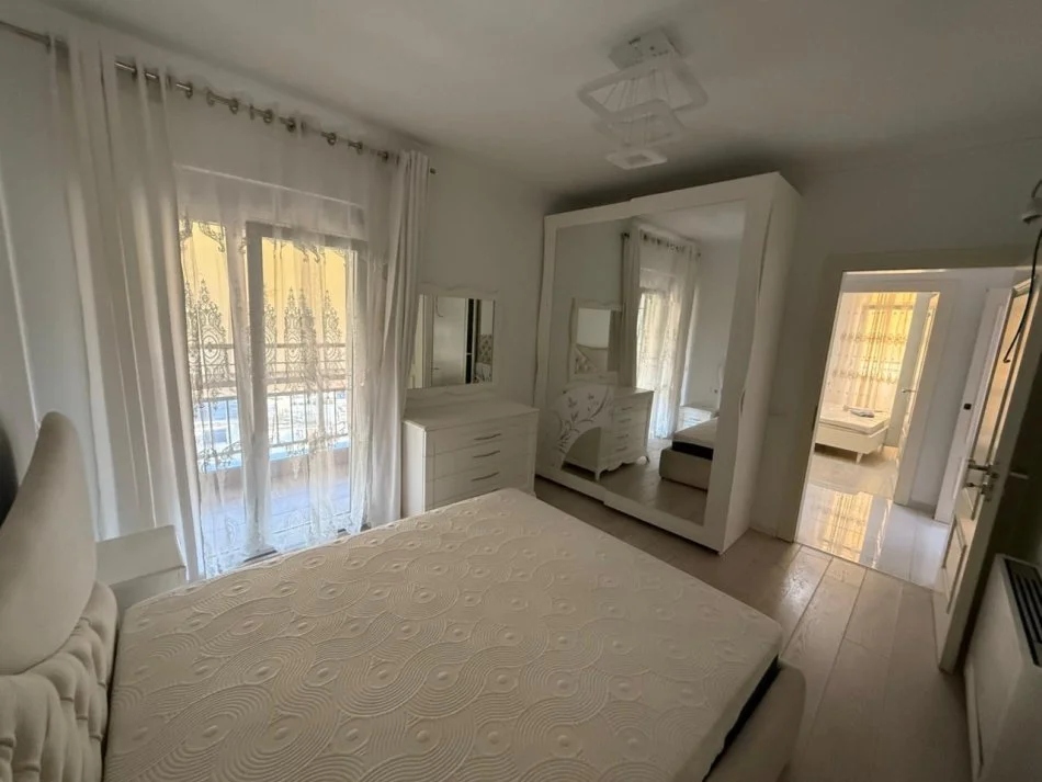 Tirane, jepet me qera apartament 2+1+Aneks+Ballkon Kati 7, 117 m² 1.000 € (Rruga Xhanfize Keko)