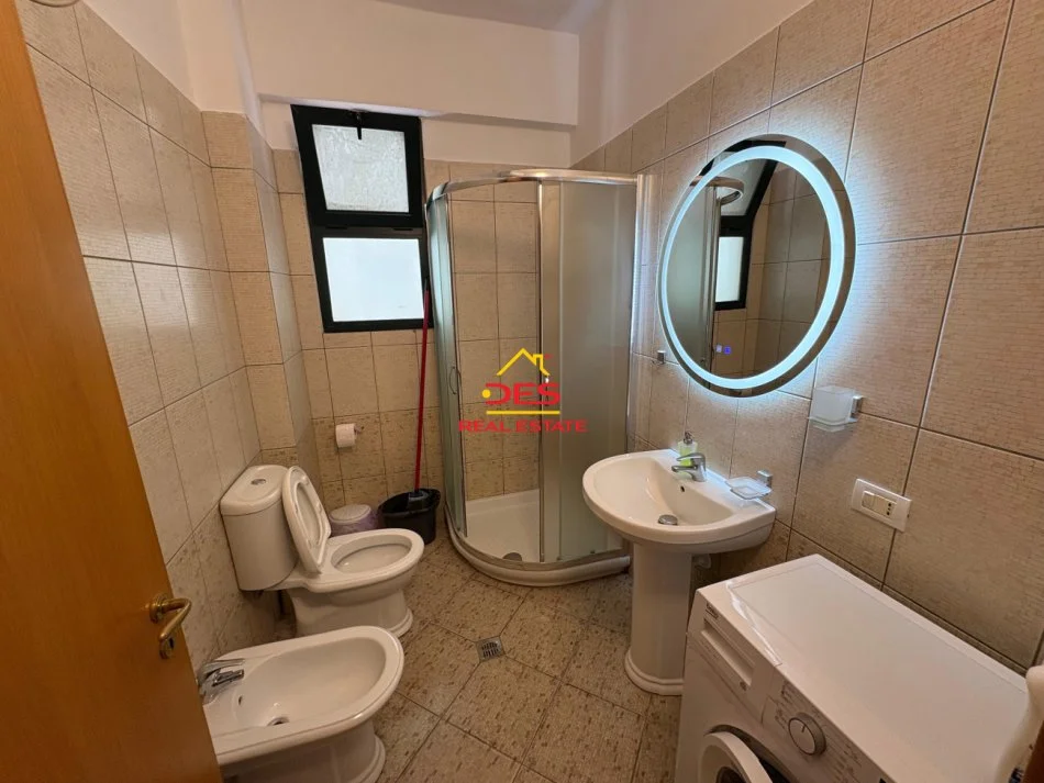 Vlore, jepet me qera apartament 2+1+Ballkon Kati 5, 90 m² 400 € (Rruga Gjergj Arianiti)