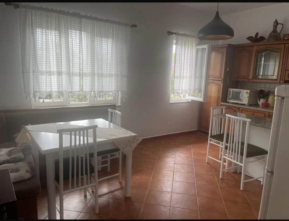 Ofrojme vile me Qira tek Qyteti Studentit.