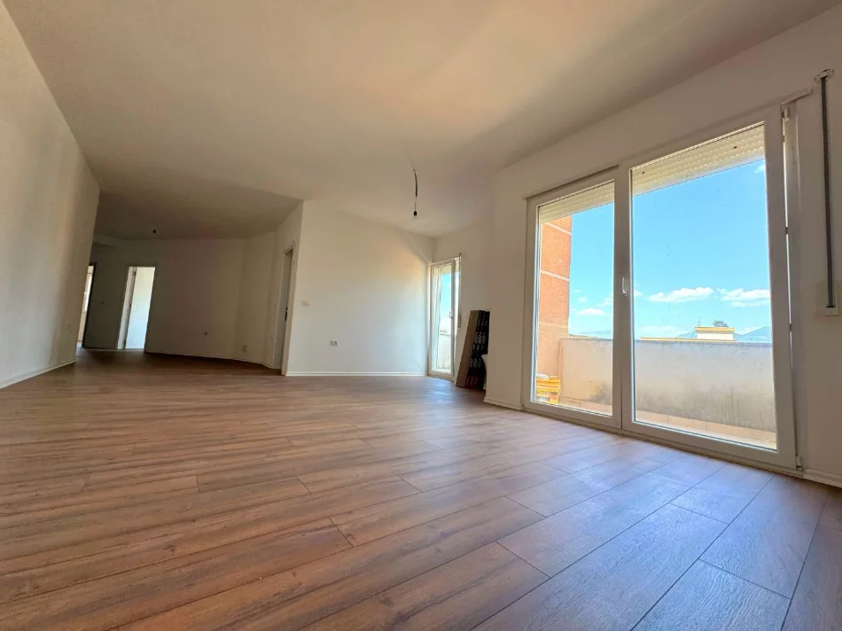 shitet apartament 2+1 , 134 m² 150.000 € (Prane Xhamise)