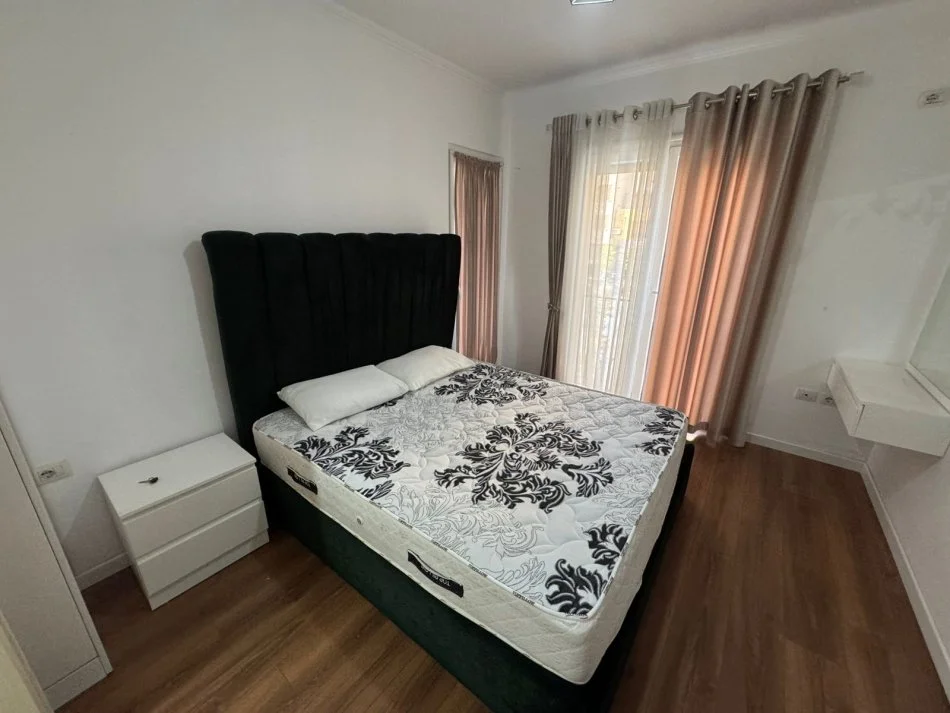 Tirane, jepet me qera apartament 1+1 Kati 2, 59 m² 600 € (Prokuroria e tiranes)