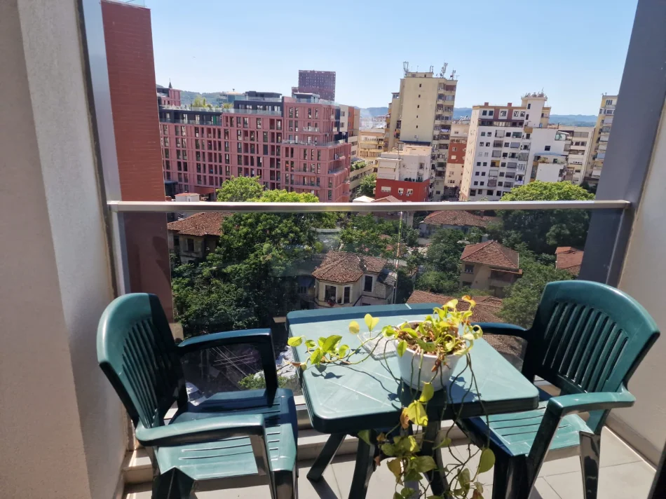 Tirane, jepet me qera ambjent biznesi Kati 8, 100 m² 1.400 € (rruga e kavajes)