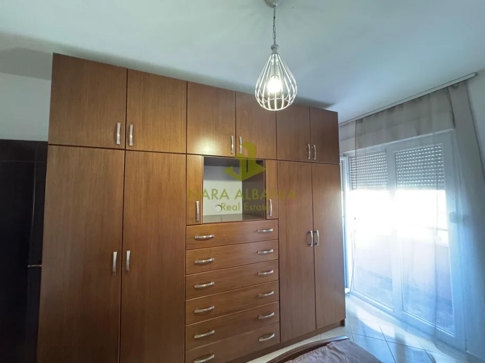 Tirane, jepet me qera apartament 3+1+Ballkon Kati 6, 100 m² 700 € (Ambasada Amerikane)