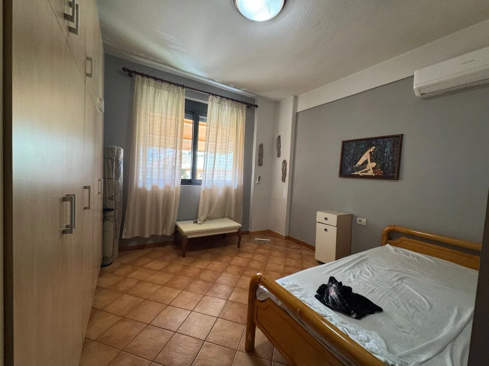 Tirane, jepet me qera apartament 2+1+Ballkon Kati 5, 500 € 