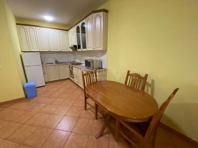 Tirane, jepet me qera apartament 3+1 Kati 12, 126 m² 600 Euro (xheko Imperial)